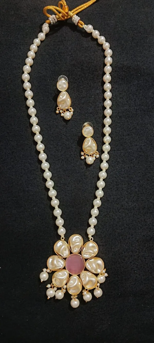White_Pearl_Floral_Necklace_Set_for_Women
