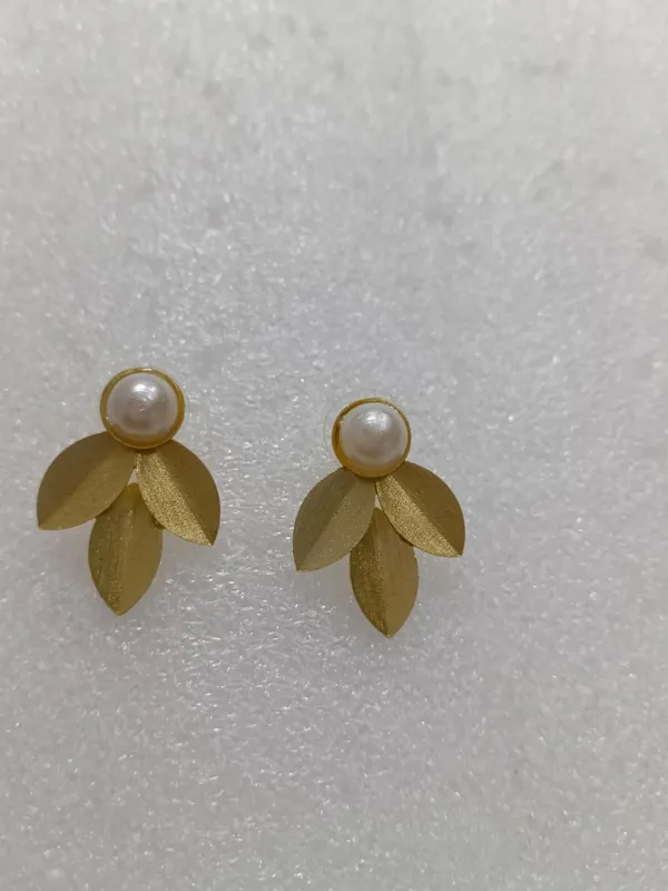 Gold_Tone_Pearl_Leaf_Earrings_for_Women