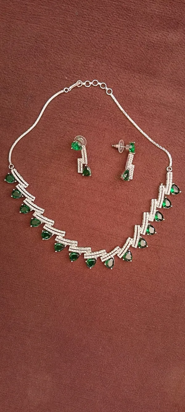 Green_Silver-Tone_Necklace_Set_for_Women