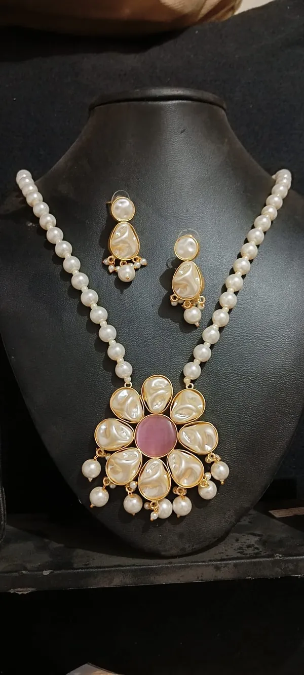 White_Pearl_Floral_Necklace_Set_for_Women