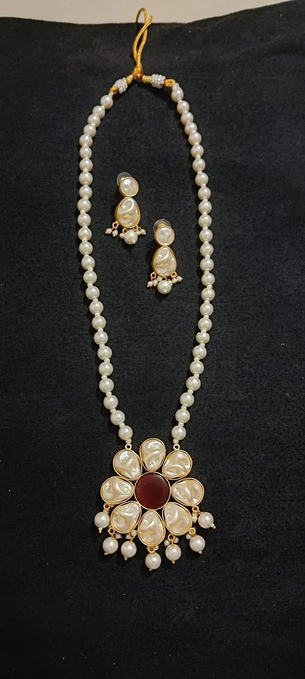 White_Pearl_Floral_Necklace_Set_for_Women
