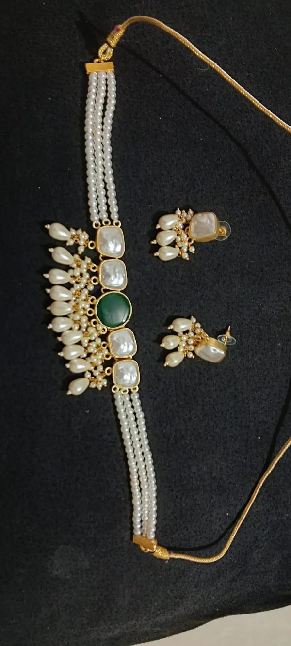 White_Pearl_Green_Stone_Necklace_Set_For_Women