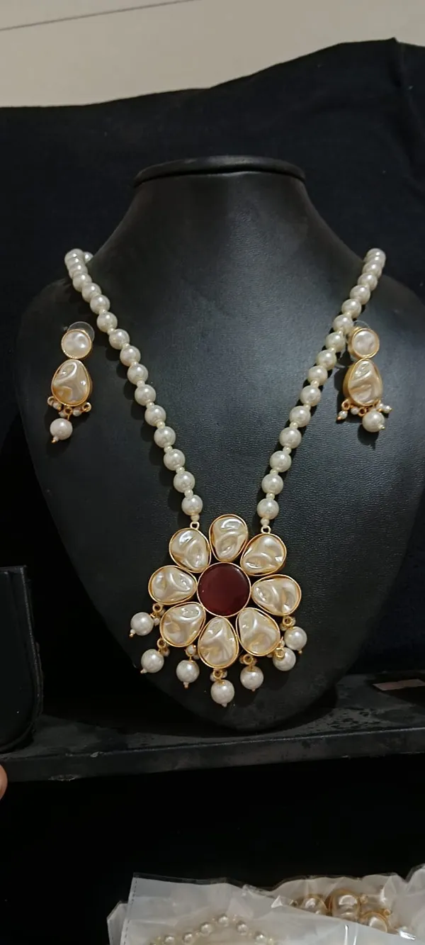 White_Pearl_Floral_Necklace_Set_for_Women