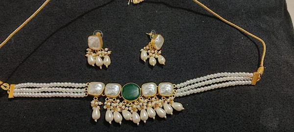 White_Pearl_Green_Stone_Necklace_Set_For_Women