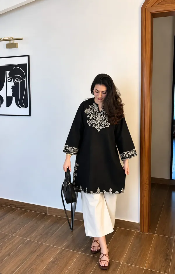 Elegant_Black_Embroidered_Kurta_Set