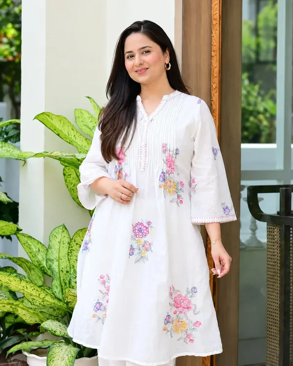 White_Cotton_Kurta_Set_For_Women_(3Pc)