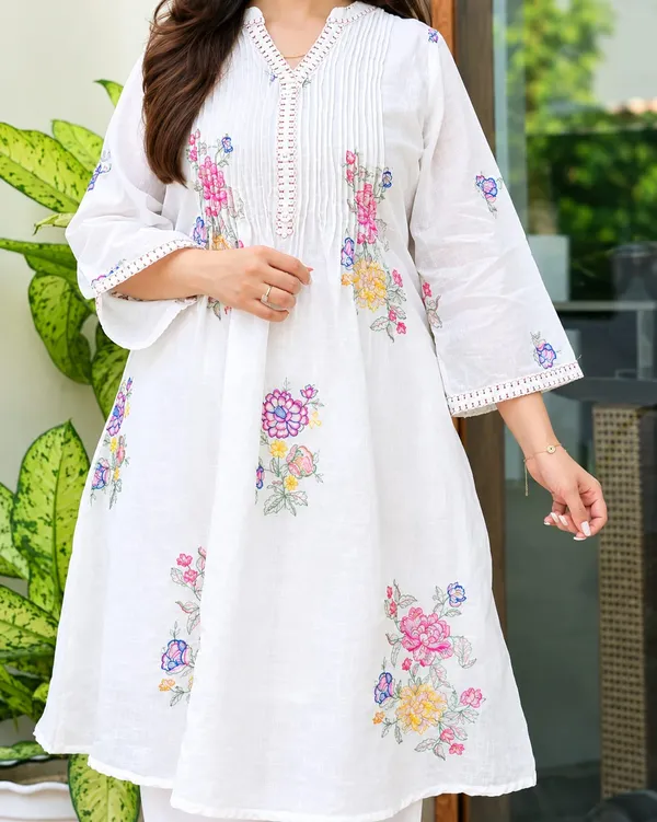 White_Cotton_Kurta_Set_For_Women_(3Pc)
