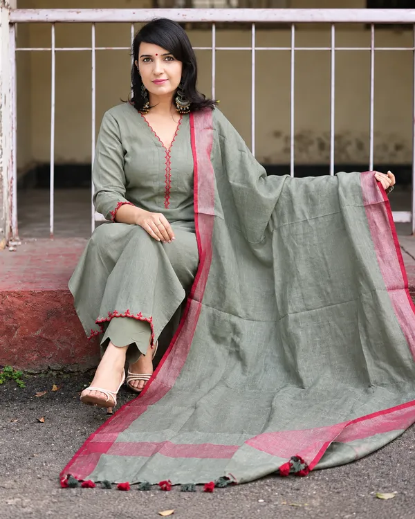 Sage_Grey_Cotton_Kurta_Set_with_Contrast_Pink_Dupatta