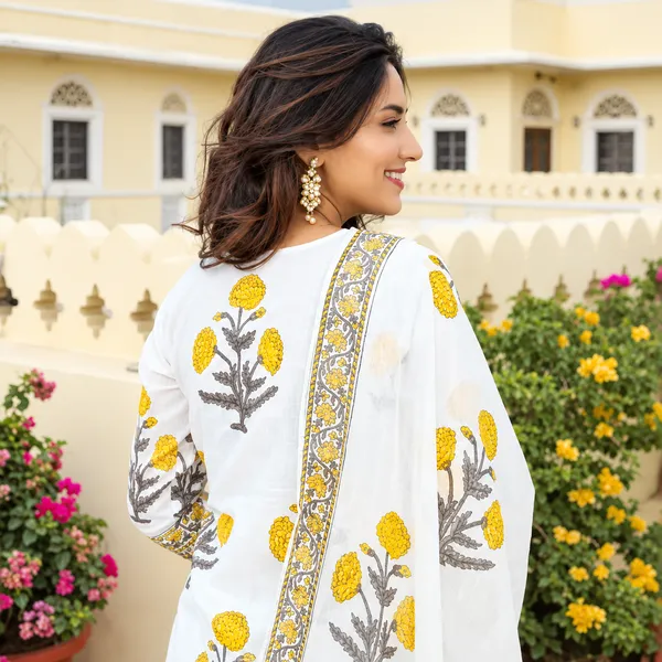 Elegant_White_Floral_Embroidered_Kurta_Set_with_Dupatta