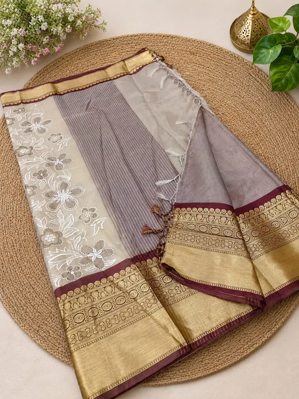 Banarasi_Saree_With_Beautiful_Embroidery_With_Big_Skirt_Border_Brown_Silk_Female