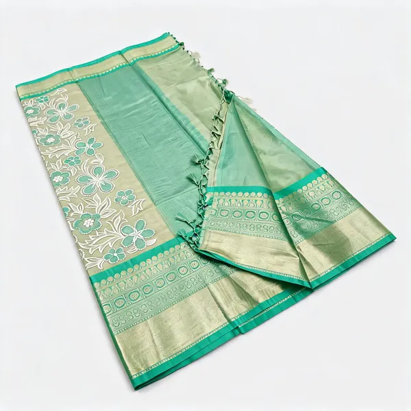 Banarasi_Saree_With_Beautiful_Embroidery_With_Big_Skirt_Border_Silk_Female
