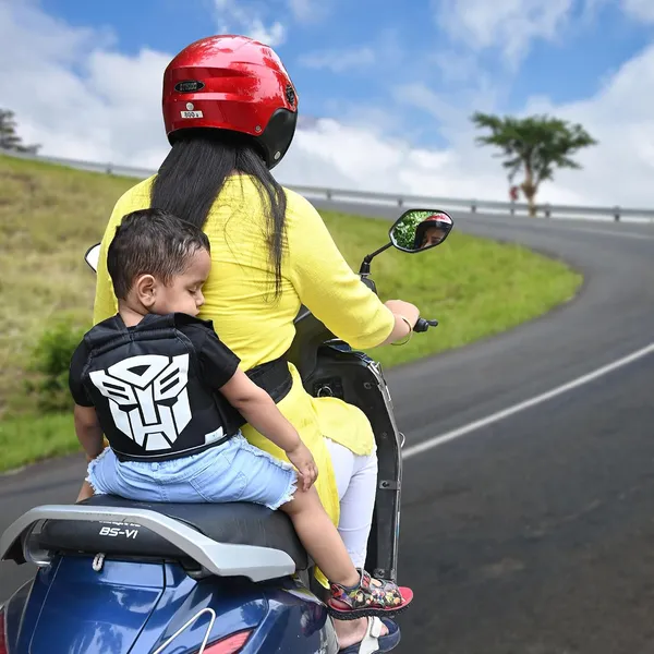 Black_Polyester_Baby_Two_Wheeler_Safety_Belt_For_Baby
