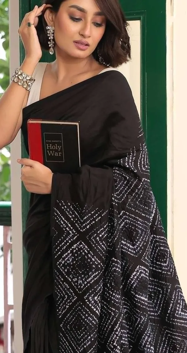 Black_Bandhani_Print_Satin_Saree_Elegant_Designer_Party_Wear_Saree_For_Women