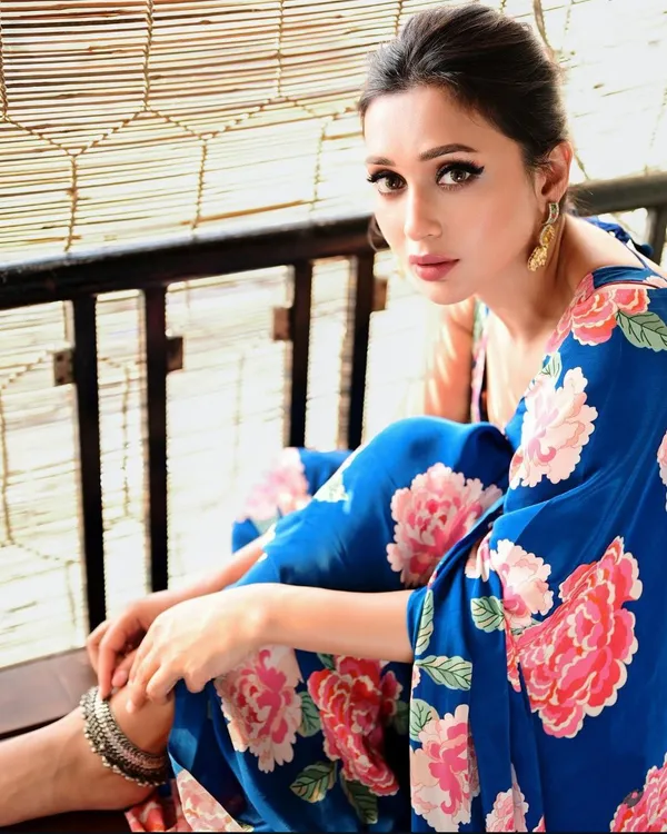 Royal_Bloom_Blue_Satin_Floral_Printed_Saree_Elegant_Designer_Party_Festive_Wear_Saree_For_Women