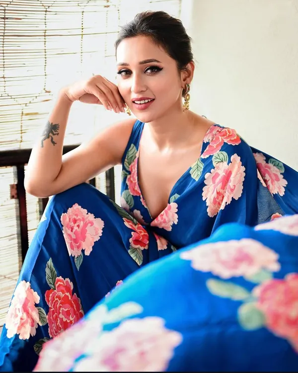 Royal_Bloom_Blue_Satin_Floral_Printed_Saree_Elegant_Designer_Party_Festive_Wear_Saree_For_Women