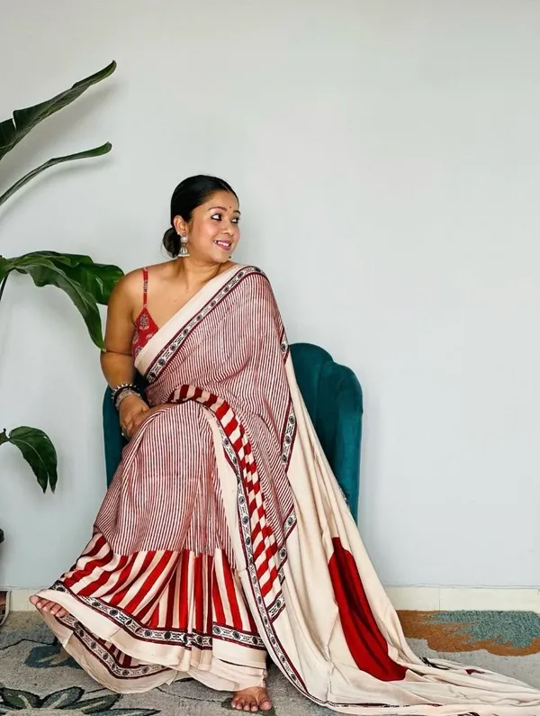 Ivory_Maroon_Striped_Cotton_Saree_With_Bold_Polka_Dot_Pallu_Elegant_Casual_Office_Wear_Saree_For_Women