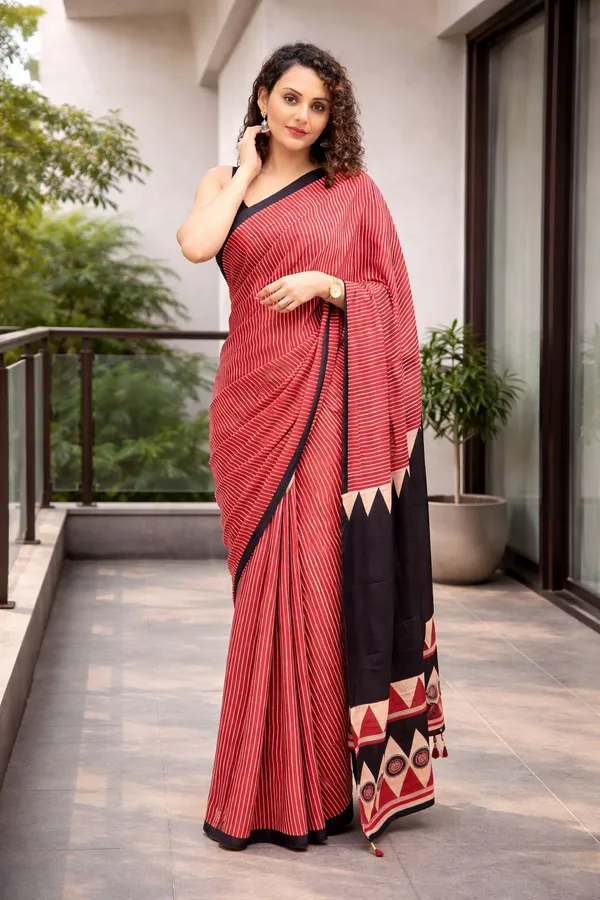Elegant_Red_Striped_Cotton_Saree_With_Black_Designer_Border_Printed_Pallu_Stylish_Casual_Office_Wear_Saree