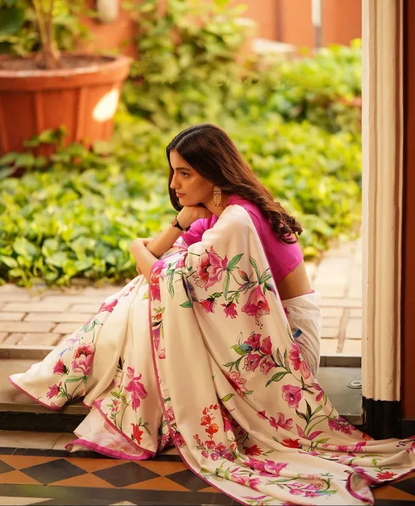 Cream_Floral_Printed_Saree_With_Pink_Blouse_Elegant_Designer_Saree