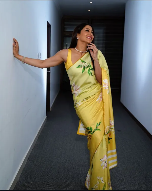 Soft_Yellow_Floral_Printed_Satin_Saree_Elegant_Lightweight_Summer_Wear_Saree_For_Women
