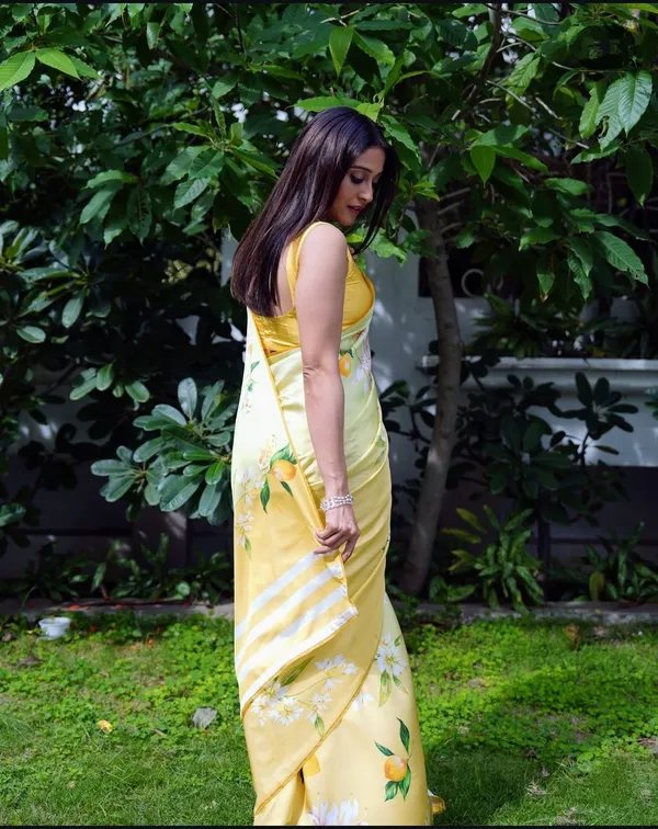 Soft_Yellow_Floral_Printed_Satin_Saree_Elegant_Lightweight_Summer_Wear_Saree_For_Women