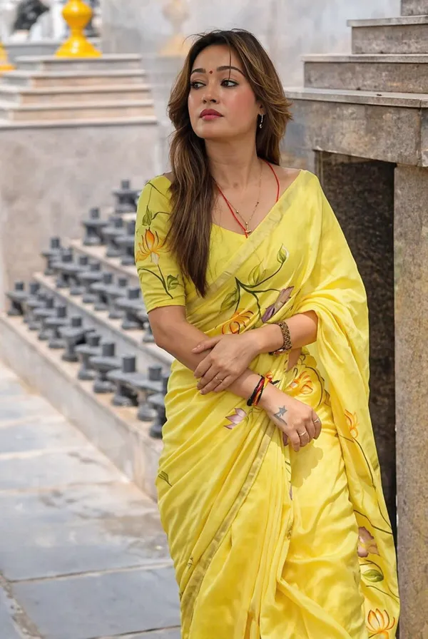 Yellow_Floral_Linen_Saree_With_Hand_Painted_Design