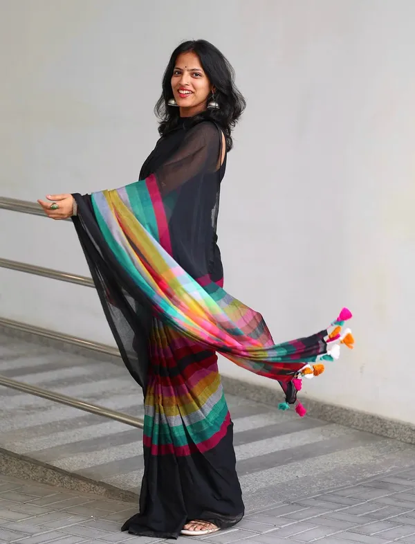 Black_Linen_Saree_With_Multicolor_Striped_Pallu