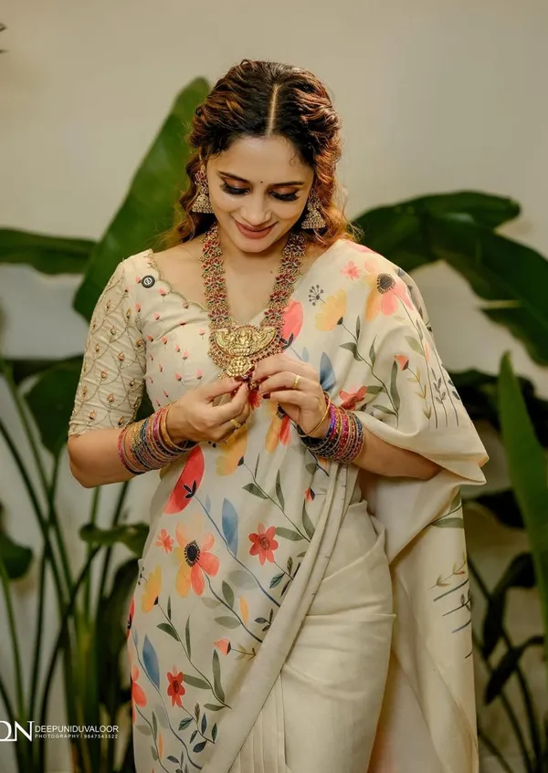 Beige_Floral_Satin_Saree_Elegant_Lightweight_Printed_Saree_For_Women
