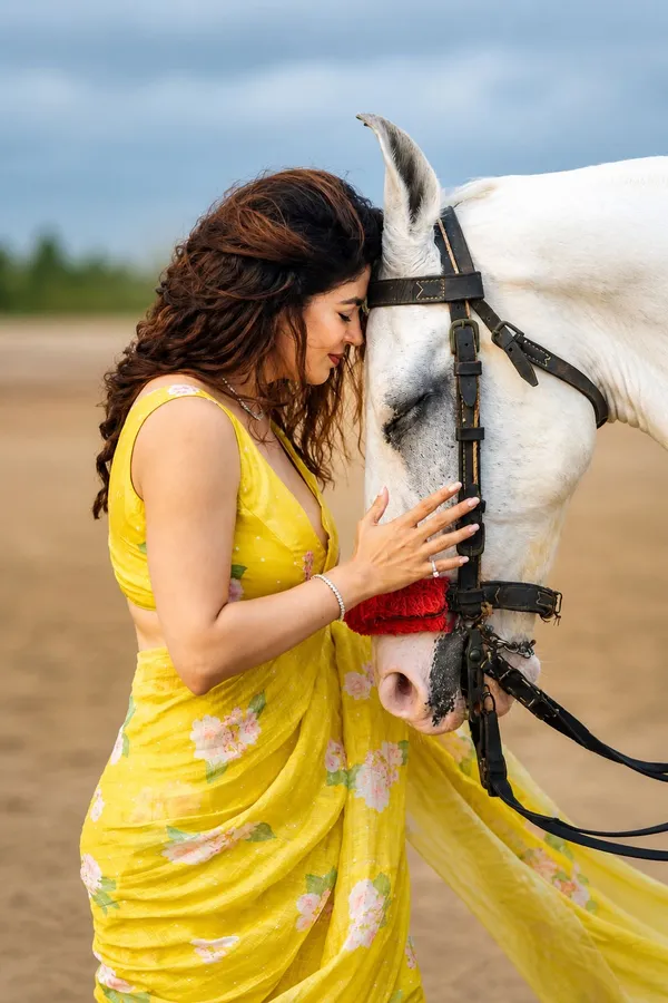 Bright_Yellow_Linen_Saree_With_Pink_Floral_Print