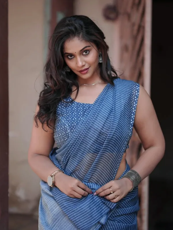 Indigo_Blue_Striped_Linen_Saree_With_Dotted_Border