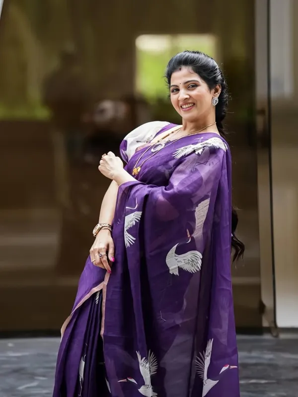 Deep_Purple_Linen_Saree_With_White_Crane_Print