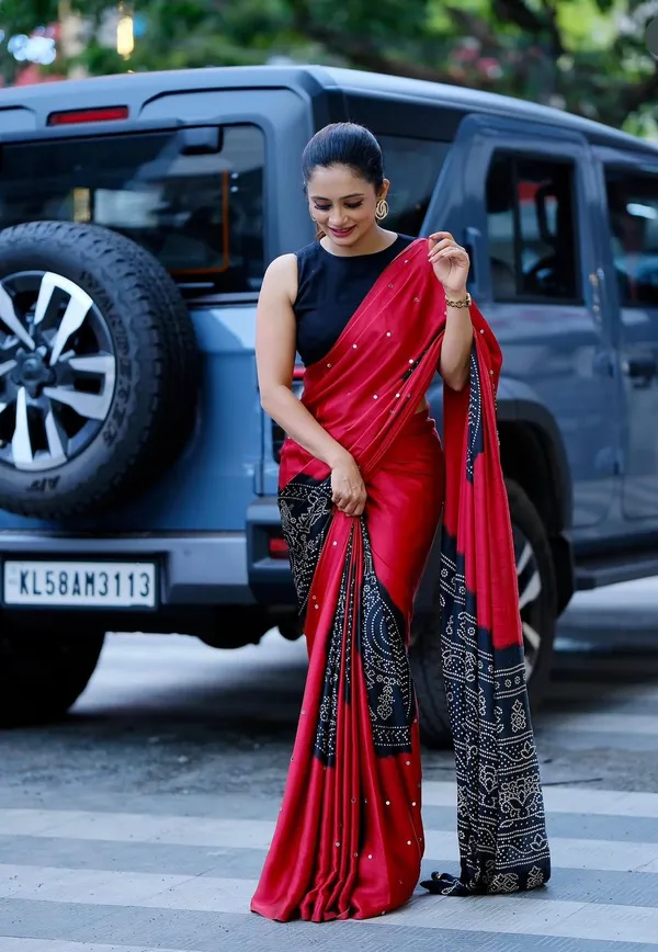 Red_Black_Gajji_Silk_Saree_With_Bandhani_Inspired_Border