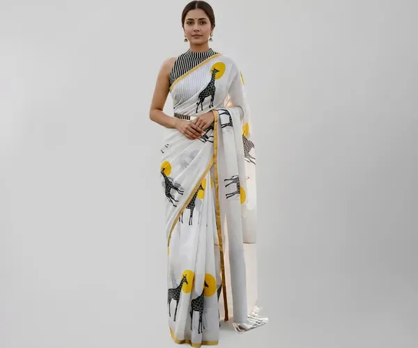 Whimsical_White_Saree_With_Giraffe_And_Sun_Print
