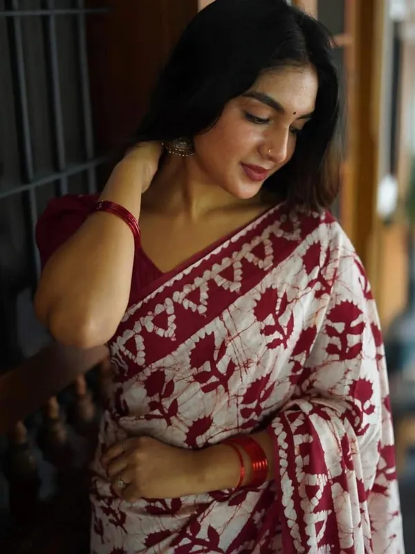 Crimson_Floral_Batik_Saree_With_Solid_Blouse