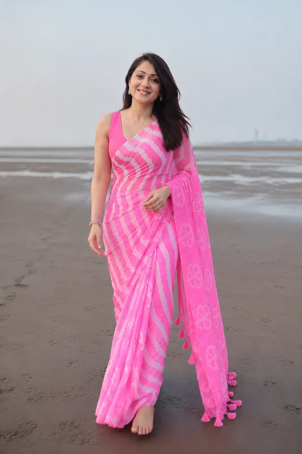 Pink_Leheriya_Chiffon_Saree_With_Bandhani_Pallu