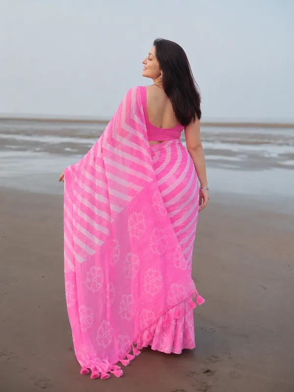 Pink_Leheriya_Chiffon_Saree_With_Bandhani_Pallu