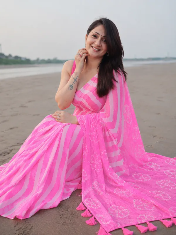 Pink_Leheriya_Chiffon_Saree_With_Bandhani_Pallu