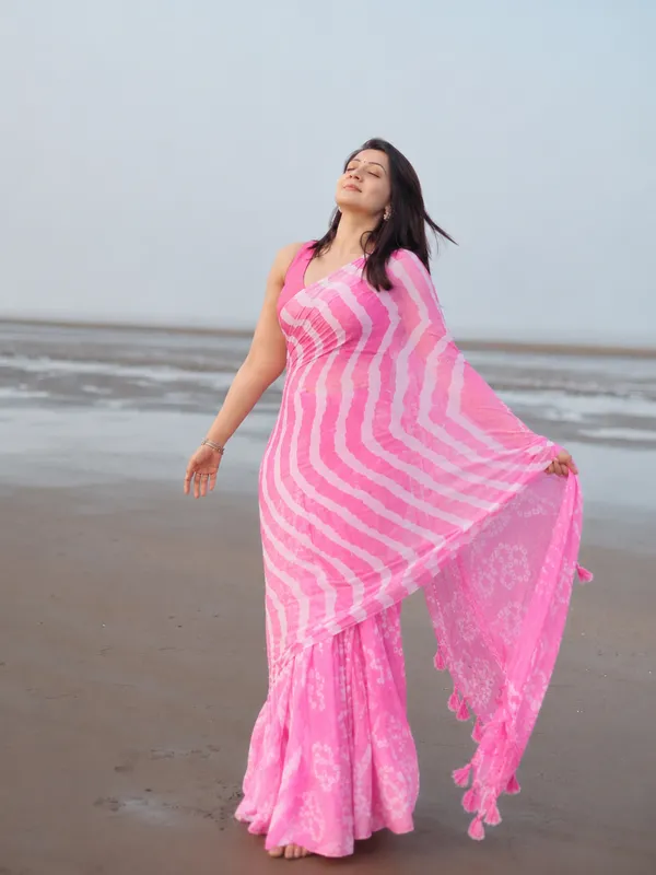 Pink_Leheriya_Chiffon_Saree_With_Bandhani_Pallu