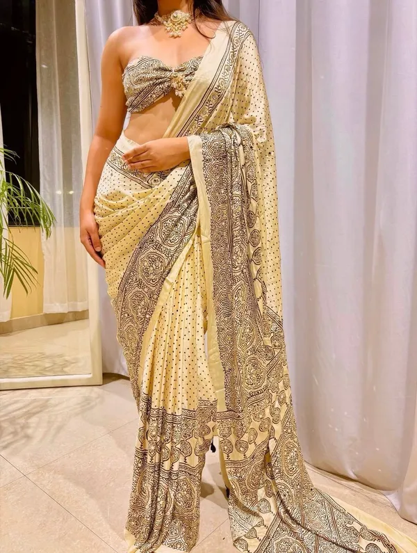 Ivory_Modal_Silk_Saree_Ajrakh_Print_Hand_Set_Mirrors