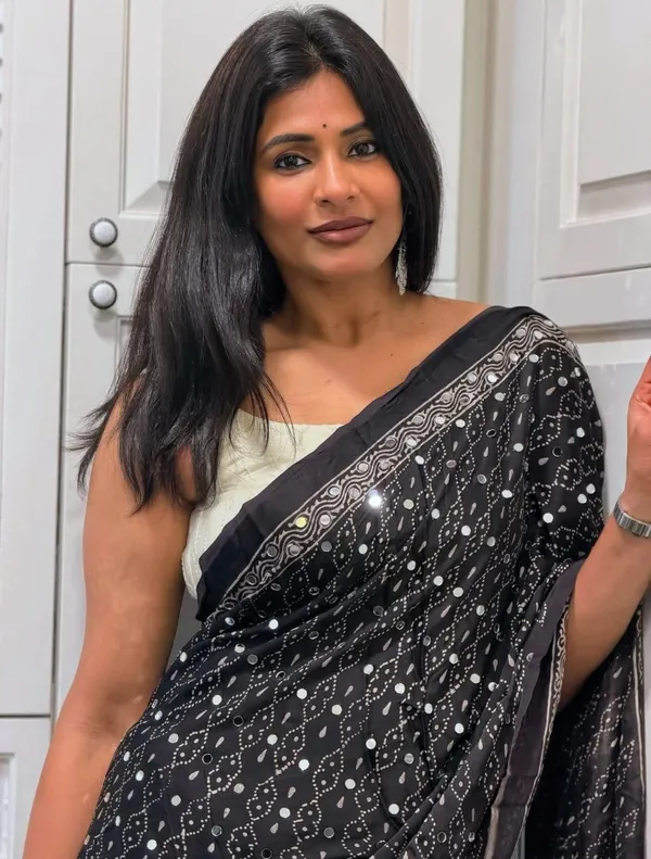 Black_Ajrakh_Gajji_Mirror_Work_Saree