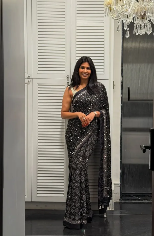 Black_Ajrakh_Gajji_Mirror_Work_Saree