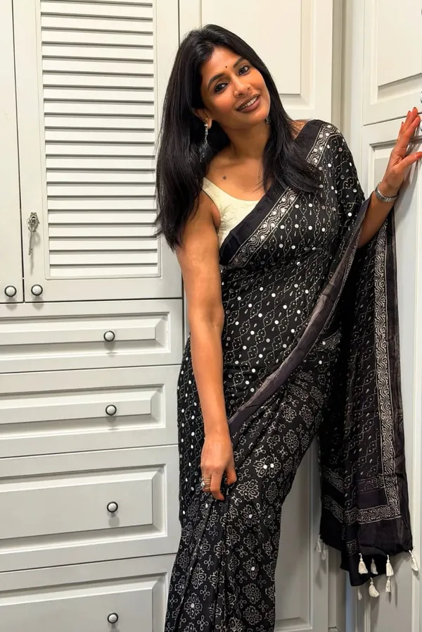 Black_Ajrakh_Gajji_Mirror_Work_Saree