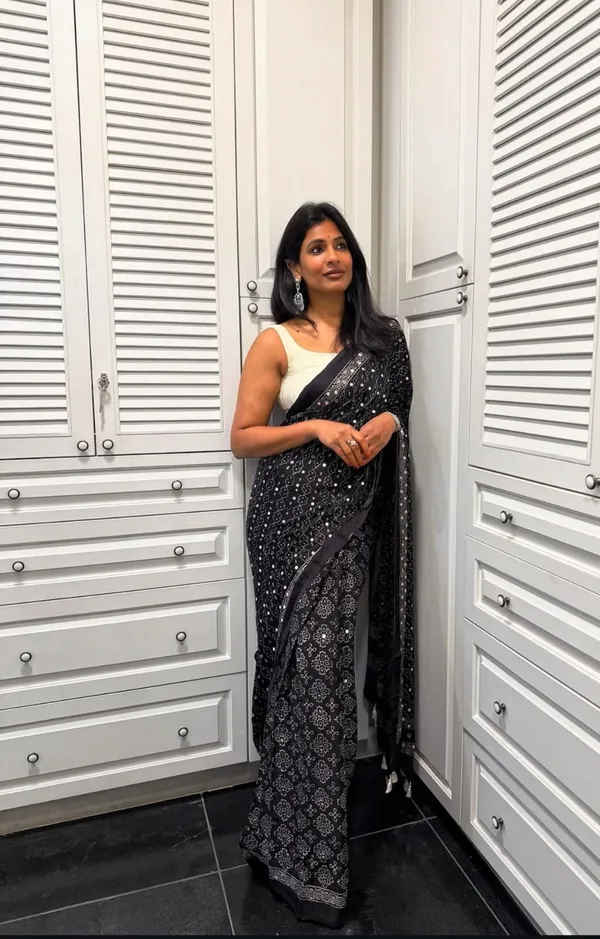 Black_Ajrakh_Gajji_Mirror_Work_Saree