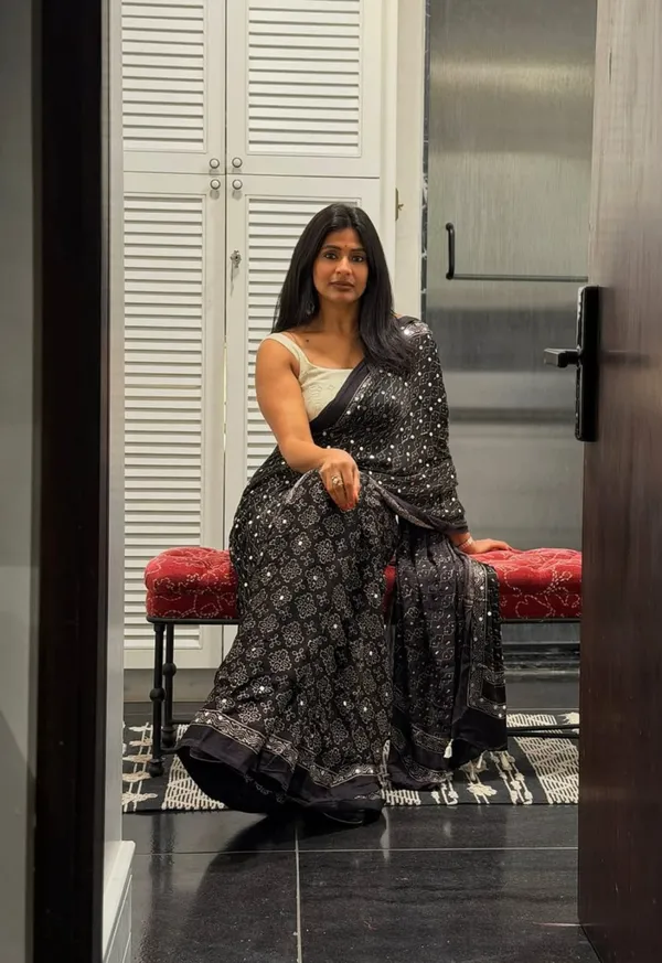 Black_Ajrakh_Gajji_Mirror_Work_Saree
