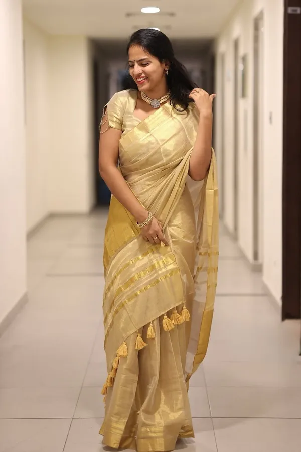 Golden_Beige_Soft_Linen_Saree_With_Zari_Stripes_Tassel_Border