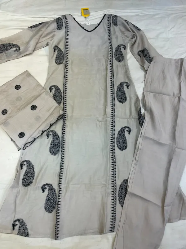 Grey_Straight_Paisley_Kurta_Set_For_Women