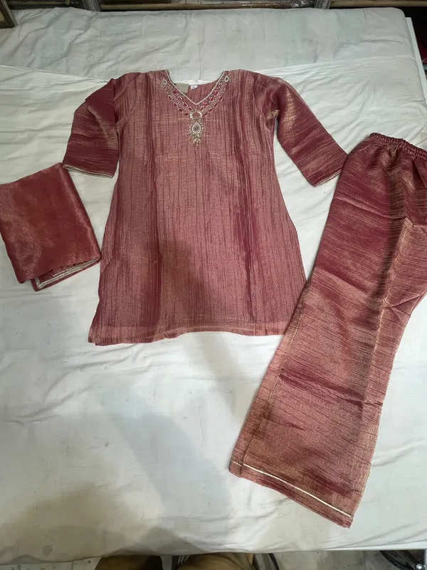 Maroon_Textured_Straight_Kurta_Set_With_Dupatta_for_Women