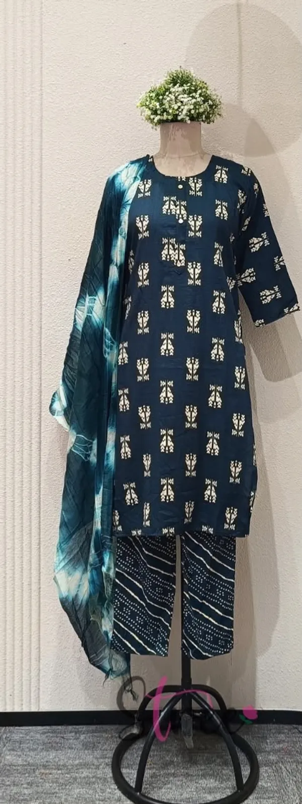 Navy_Blue_Printed_Straight_Kurta_Set_For_Women