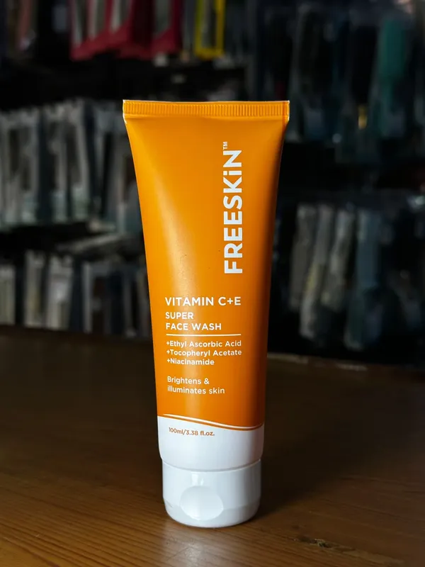 Freeskin_Vitamin_C_And_E_Brightening_Face_Wash