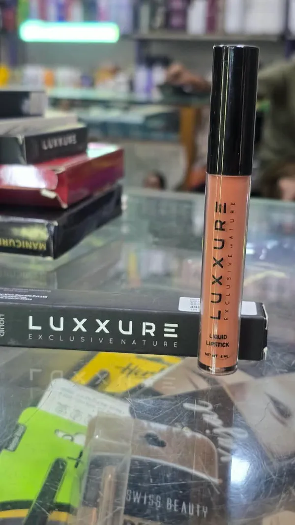 Luxure_Liquid_Lipstick_4_ML_(LIGHT_BROWN11)