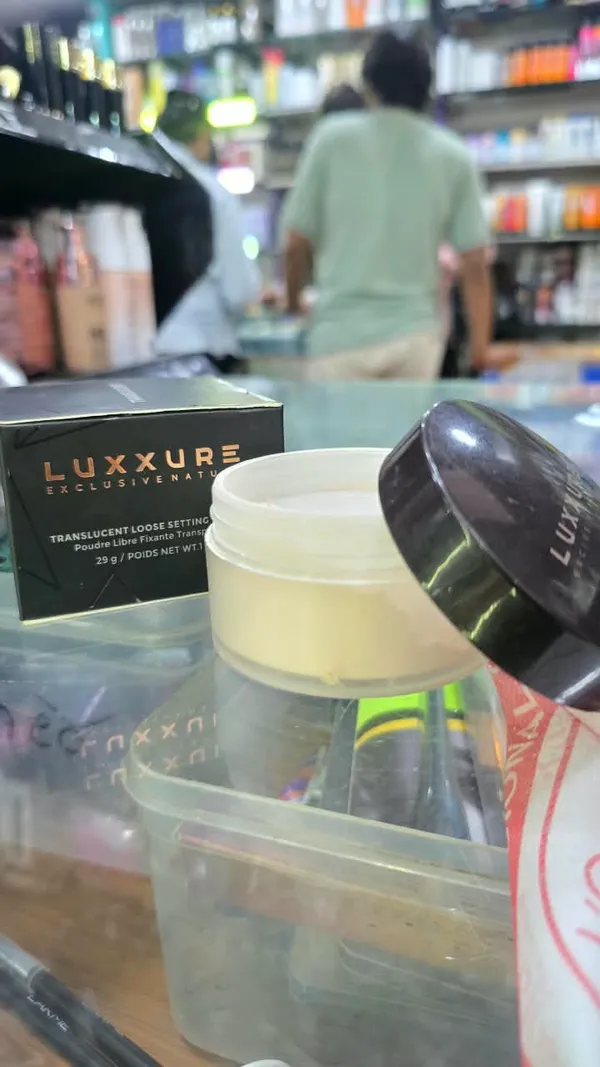 Luxxure_Translucent_Loose_Setting_Powder(white)